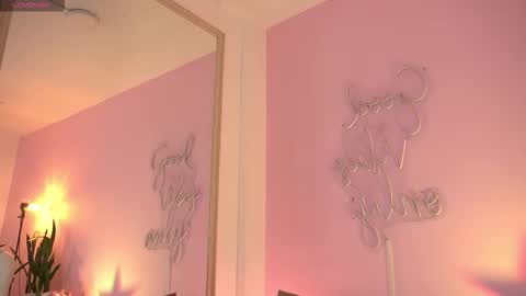 Honey Moon  Help me to reach 100 thumbs up online show from November 5, 7:52 pm