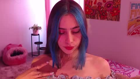 Snapshot of honeyypeaach chatting on December 19, 8:55 pm    online show from December 19, 8:55 pm