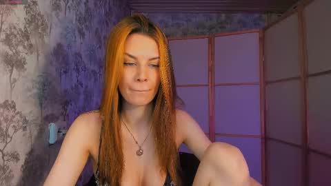 the perfectgirl online show from March 8, 9:35 am