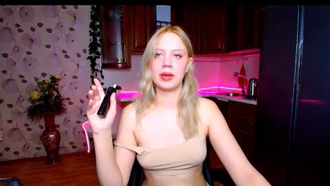 Snapshot of hope_happyyy chatting on October 19, 1:40 am hope happyyy online show from October 19, 1:40 am