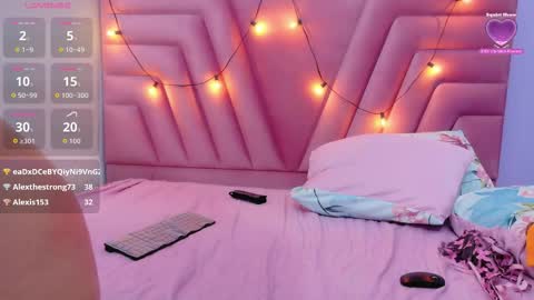 Khloe  online show from February 9, 7:49 pm