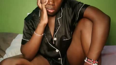 hot_latifah online show from December 5, 7:37 pm