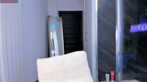 hotfallingdevil online show from September 19, 5:06 am