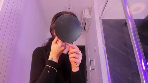 hotfallingdevil online show from March 3, 4:51 am