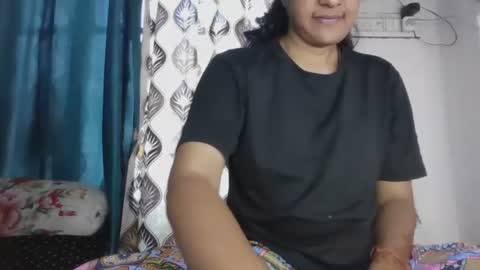 Snapshot of hotnsweetindian chatting on October 22, 6:18 am lola online show from October 22, 6:18 am