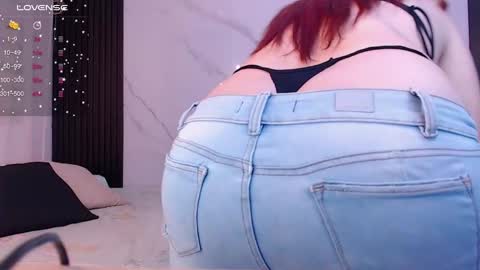 Snapshot of hotpawgmilf chatting on December 14, 5:51 am Sussy Bloom  online show from December 14, 5:51 am