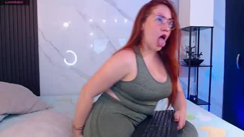 Snapshot of hotpawgmilf chatting on March 9, 1:56 am Sussy Bloom  online show from March 9, 1:56 am