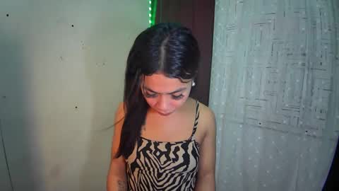 Snapshot of hottiescummerx chatting on December 18, 2:28 pm N I C A online show from December 18, 2:28 pm