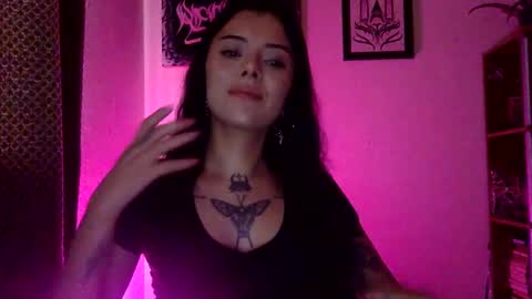 Snapshot of hottietat4u chatting on February 18, 8:47 pm Tat  online show from February 18, 8:47 pm