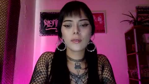 Snapshot of hottietat4u chatting on February 25, 5:51 pm Tat  online show from February 25, 5:51 pm