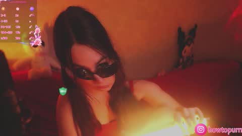 Mia online show from October 15, 5:48 pm