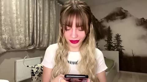 hsiuscherich online show from December 15, 2:11 pm