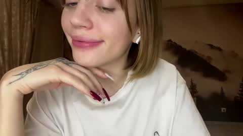 hsiuscherich online show from December 21, 3:27 pm