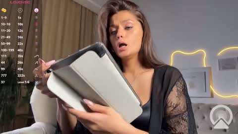 i___love__you online show from February 28, 7:35 pm