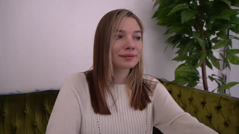 Danielle online show from January 12, 1:37 pm