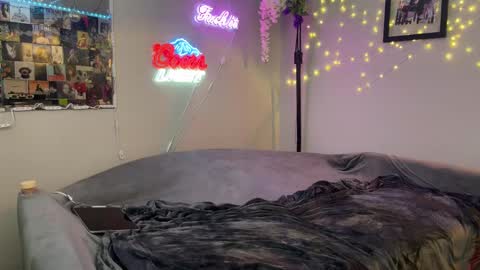 doubletrouble online show from February 9, 12:19 pm