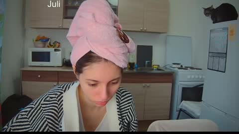 Julia and Mira online show from February 9, 8:33 am