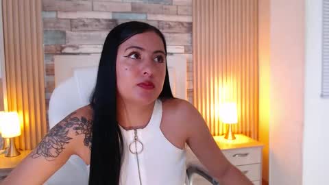 Isa online show from November 10, 8:48 pm