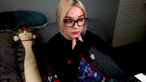 ileanacampbel online show from February 26, 5:35 am