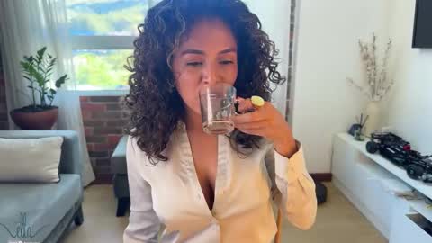 Snapshot of illaroom chatting on January 23, 8:13 pm Kloe online show from January 23, 8:13 pm