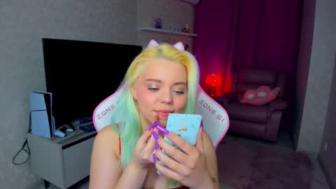 Roxy online show from November 24, 7:27 pm