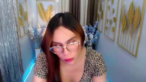 Ashley online show from January 6, 6:00 pm