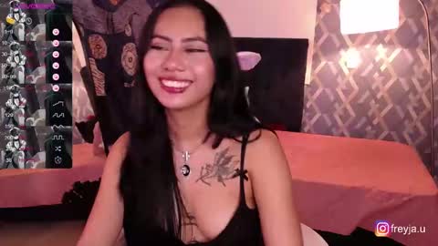 Snapshot of imfreyjau chatting on January 24, 11:23 pm Freyja online show from January 24, 11:23 pm