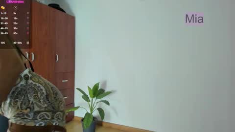 mia ---------  COL TIME online show from October 30, 11:39 pm