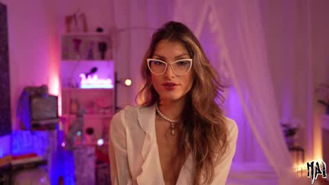 Snapshot of informal_ chatting on October 18, 9:49 pm MAL ---  online show from October 18, 9:49 pm