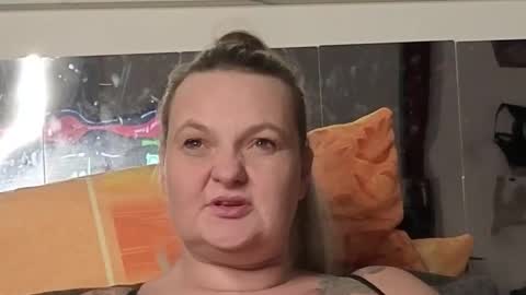 Snapshot of inkedblondi chatting on October 7, 2:05 am inkedblondi online show from October 7, 2:05 am