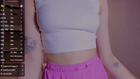 Snapshot of internetsexplorer chatting on December 22, 3:11 pm Bernadette Join online show from December 22, 3:11 pm