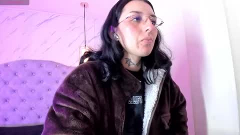 iris_77 online show from October 6, 7:18 pm