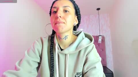 iris_77 online show from November 28, 11:46 am