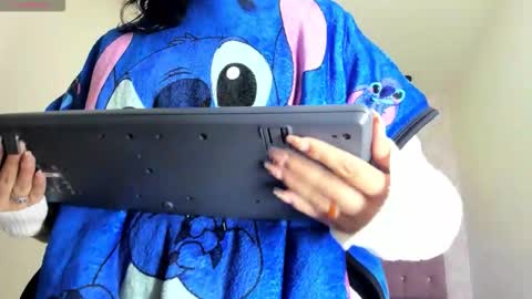 iris_77 online show from December 18, 11:59 am