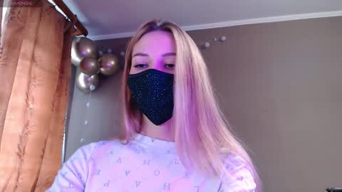 Lily online show from November 4, 1:27 pm