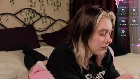 I am Cutie Iris3 online show from October 2, 12:10 pm