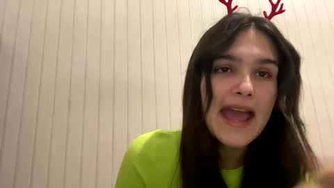 irisss31 online show from December 15, 7:42 pm