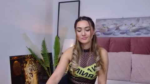 Isa online show from February 7, 3:52 pm