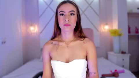 Isa  online show from December 19, 3:15 pm