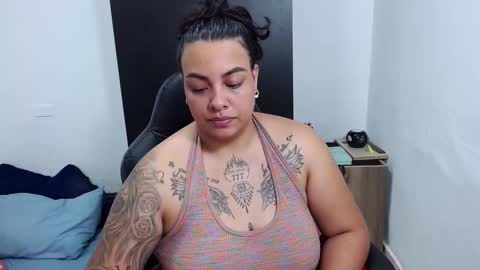 Snapshot of isabella_hots chatting on February 5, 10:51 am  estefania online show from February 5, 10:51 am