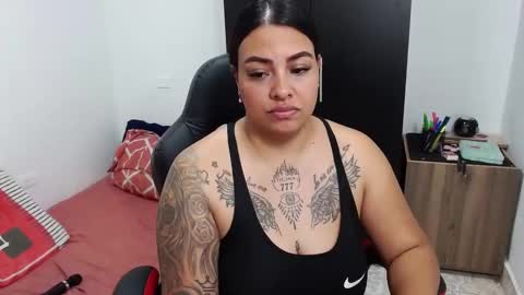 Snapshot of isabella_hots chatting on January 15, 10:17 am  estefania online show from January 15, 10:17 am