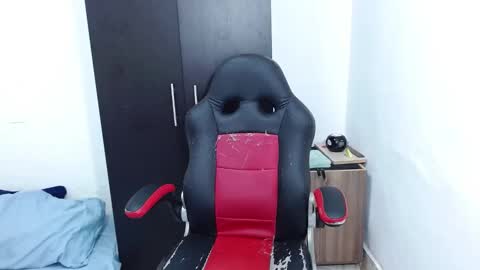 Snapshot of isabella_hots chatting on February 14, 9:13 am  estefania online show from February 14, 9:13 am
