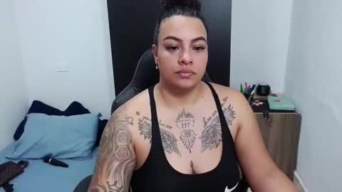 Snapshot of isabella_hots chatting on January 22, 11:01 am  estefania online show from January 22, 11:01 am