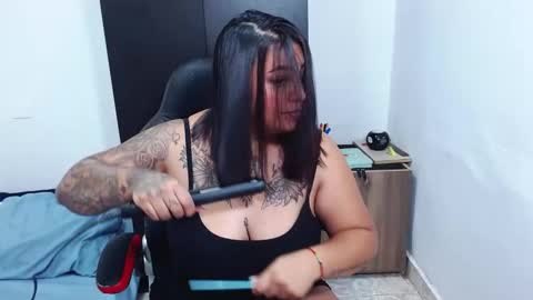 Snapshot of isabella_hots chatting on February 12, 10:03 am  estefania online show from February 12, 10:03 am