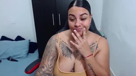 Snapshot of isabella_hots chatting on January 20, 11:24 am  estefania online show from January 20, 11:24 am