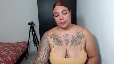 Snapshot of isabella_hots chatting on September 9, 9:42 am  estefania online show from September 9, 9:42 am