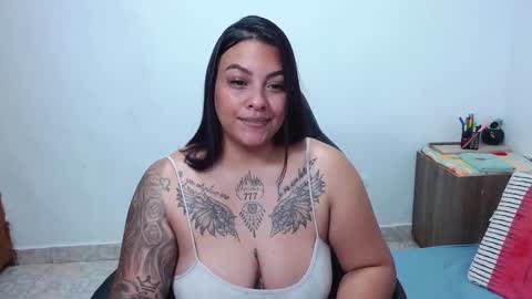 Snapshot of isabella_hots chatting on February 16, 9:59 am  estefania online show from February 16, 9:59 am