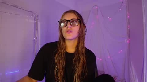 Isabella Rros online show from November 20, 1:45 pm