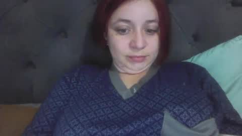 isabellaa_hills_ online show from October 3, 2:00 pm