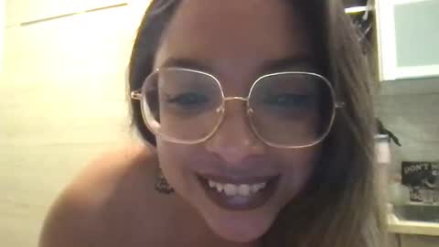 isabellaelizabeth online show from December 21, 10:03 pm